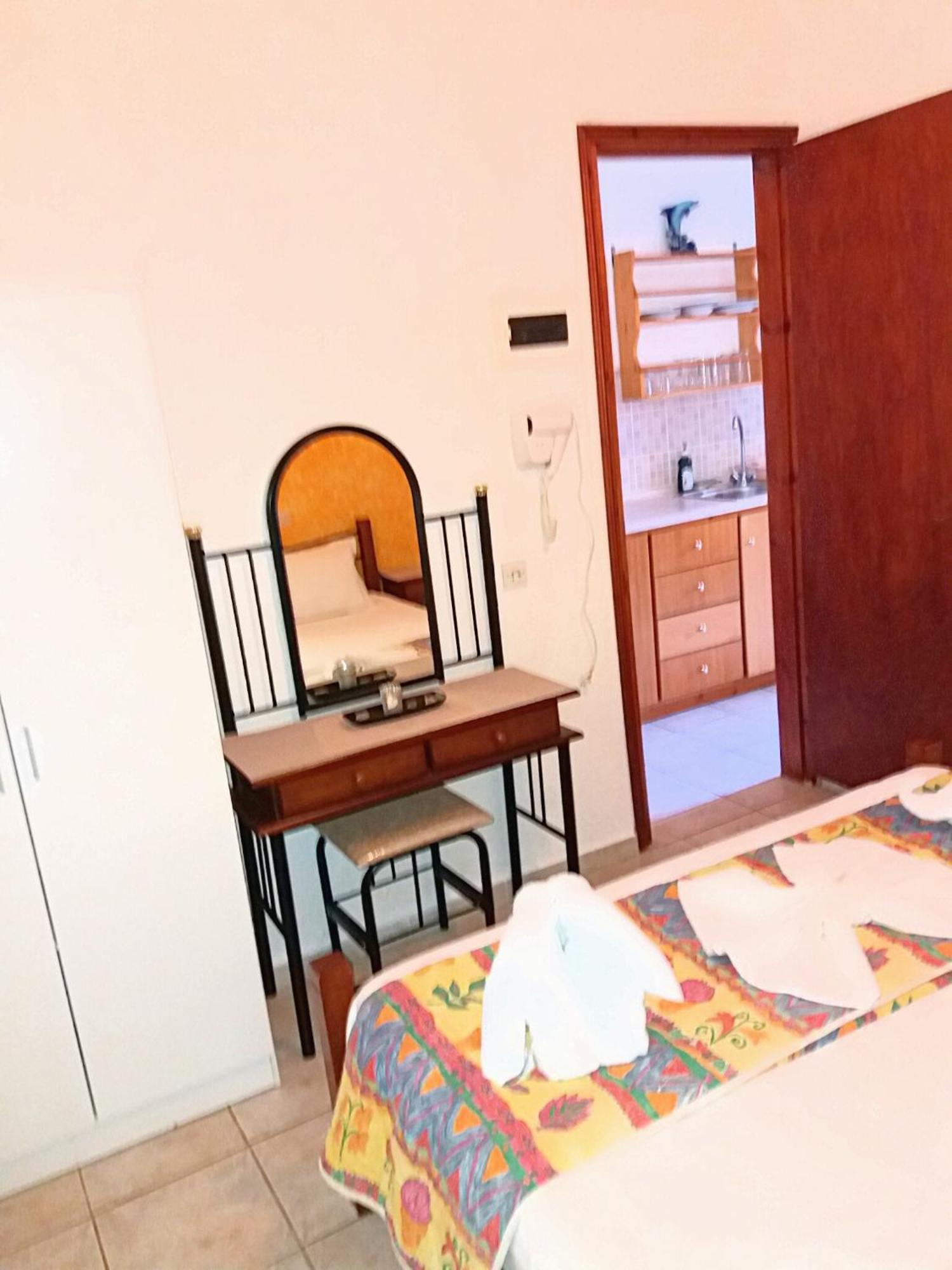 Pelagos Beachfront Panormos  Phòng bức ảnh